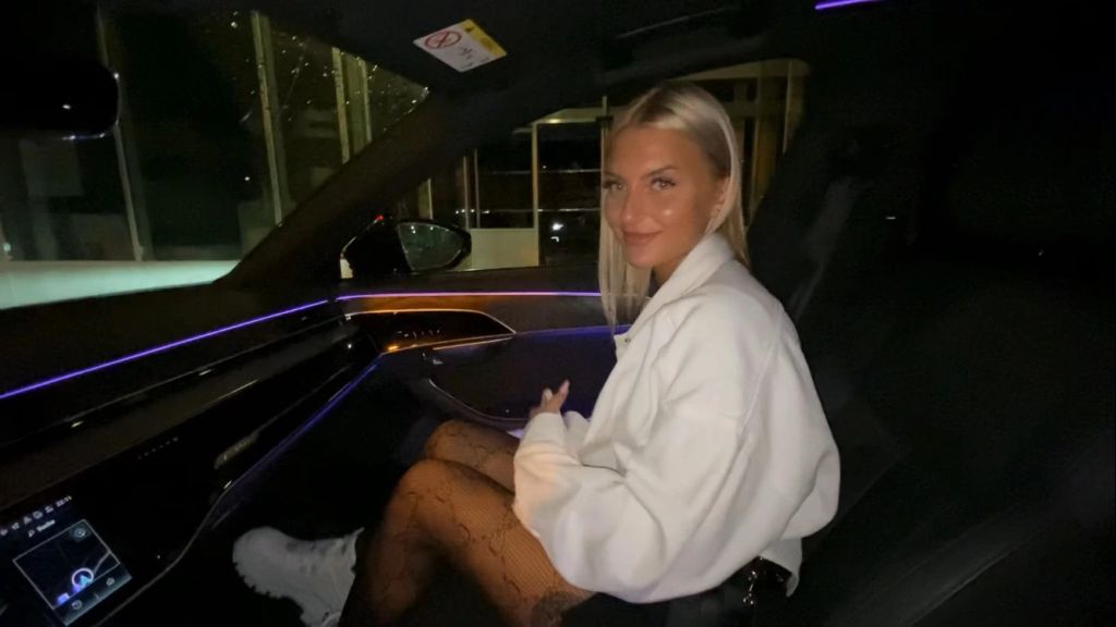 Lia Engel - Am Straßenrand abgeschleppt und Zuhause durchgefickt!