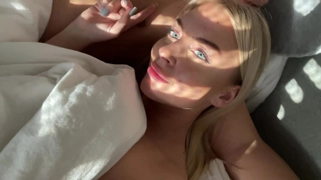 Lia Engel - Stiefbruder GEWECKT! Privates Tape – Reiten und Blowen!